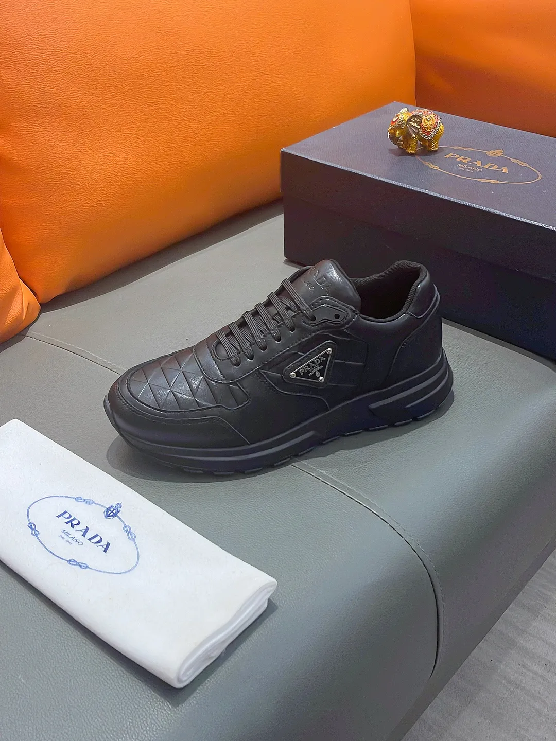 Men's shoes PRADA "Prada" P540 Regular size: 38-44 (casual shoes) Product materials: Selected cowhide upper, soft sheepskin feet, original factory special outsole.